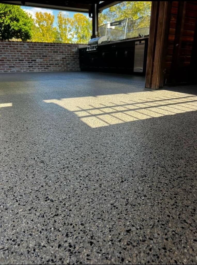 Sunlit decorative flake floor in an enclosed patio