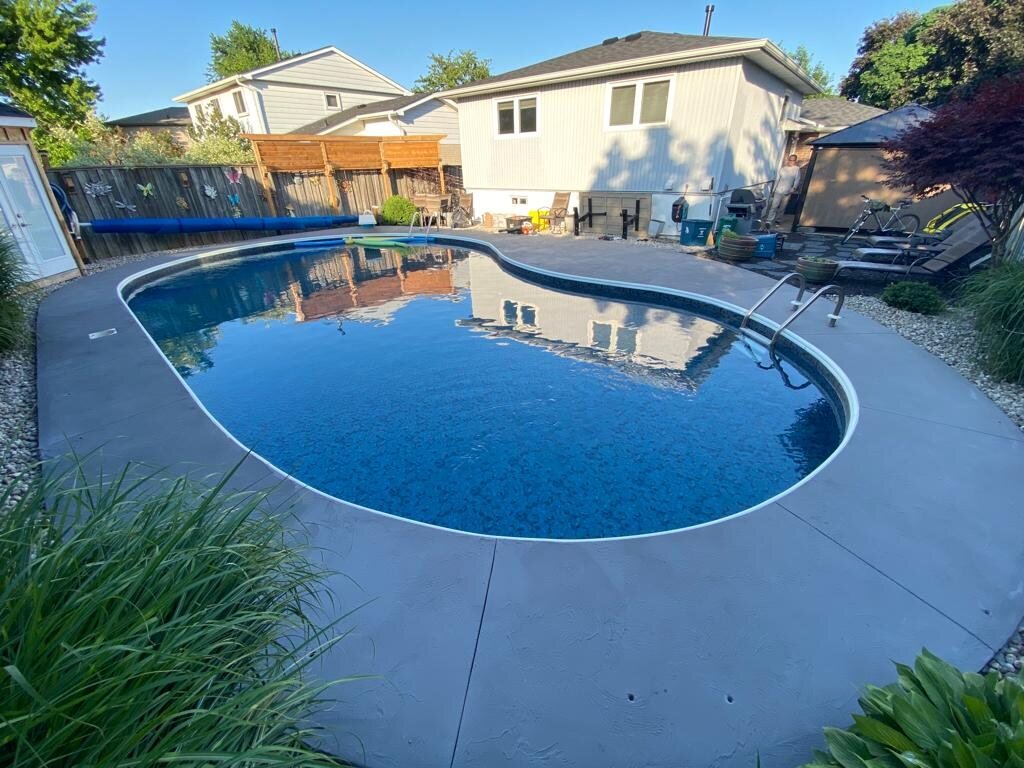 Microcement finish around a residential pool