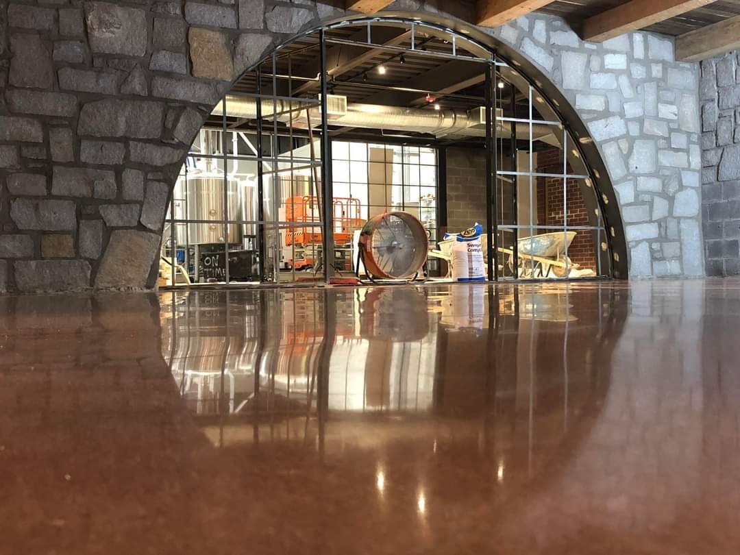 Warm polished concrete floor in a commercial hall